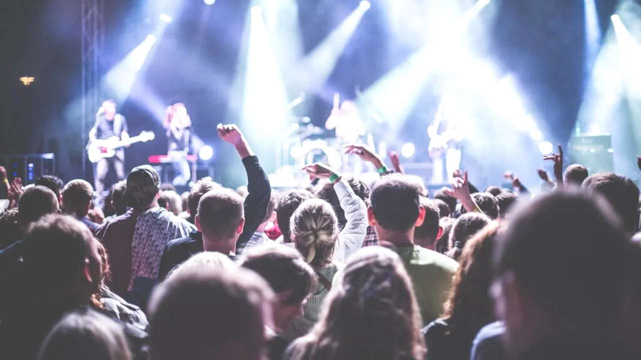 Netflix va transmite în direct concertul unei trupe celebre care revine pe scenă după patru ani