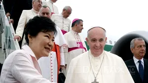Papa Francisc a sosit în Coreea de Sud, într-o vizită de cinci zile. Este prima vizită a unui Papă în Asia în ultimii 25 de ani