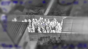 Poliţia britanică le-a stricat cheful. Cum au fost surprinşi 200 de pretrecăreţi
