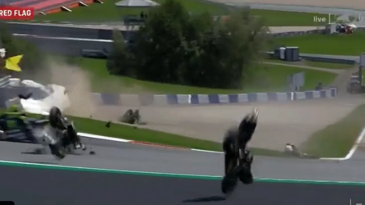 VIDEO Valentino Rossi a sfidat moartea la accidentul din MotoGP, unul dintre cele mai brutale din ultimii ani