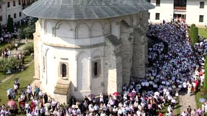 Sfinţii Mihail şi Gavriil, ocrotitorii jandarmilor, sărbătoriţi vineri. Obiceiuri şi tradiţii în această zi