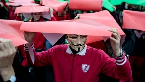 PROTESTE în Capitală: Aproximativ 3.000 de oameni au format logo-ul campaniei 