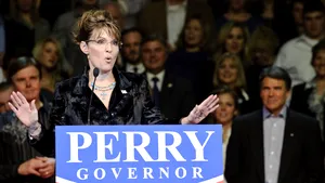 Un text notat pe mâna lui Sarah Palin în cursul unei dezbateri generează speculaţii - VIDEO