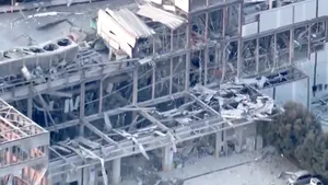 Două femei au murit după explozia unui centru comercial afectat de cutremur. Mai multe persoane sunt încă dispărute