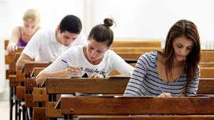 ZF: Rata de angajare a proaspăt absolvenţilor români, a treia cea mai mică din UE