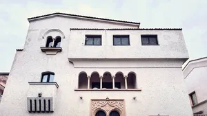 O vilă mediteraneeană cu alură de palat veneţian este de vânzare pentru 4 milioane de euro 