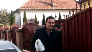 Primarul Sorin Apostu a fost reţinut pentru luare de mită