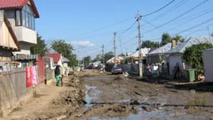 Gândul: Tecuciul s-a mutat în containere, prefectul de Galaţi – în Caraibe