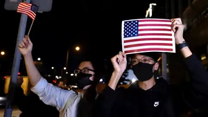 Poliţia din Hong Kong a folosit gaze lacrimogene împotriva protestatarilor. Manifestanţii le-au mulţumit americanilor pentru susţinere