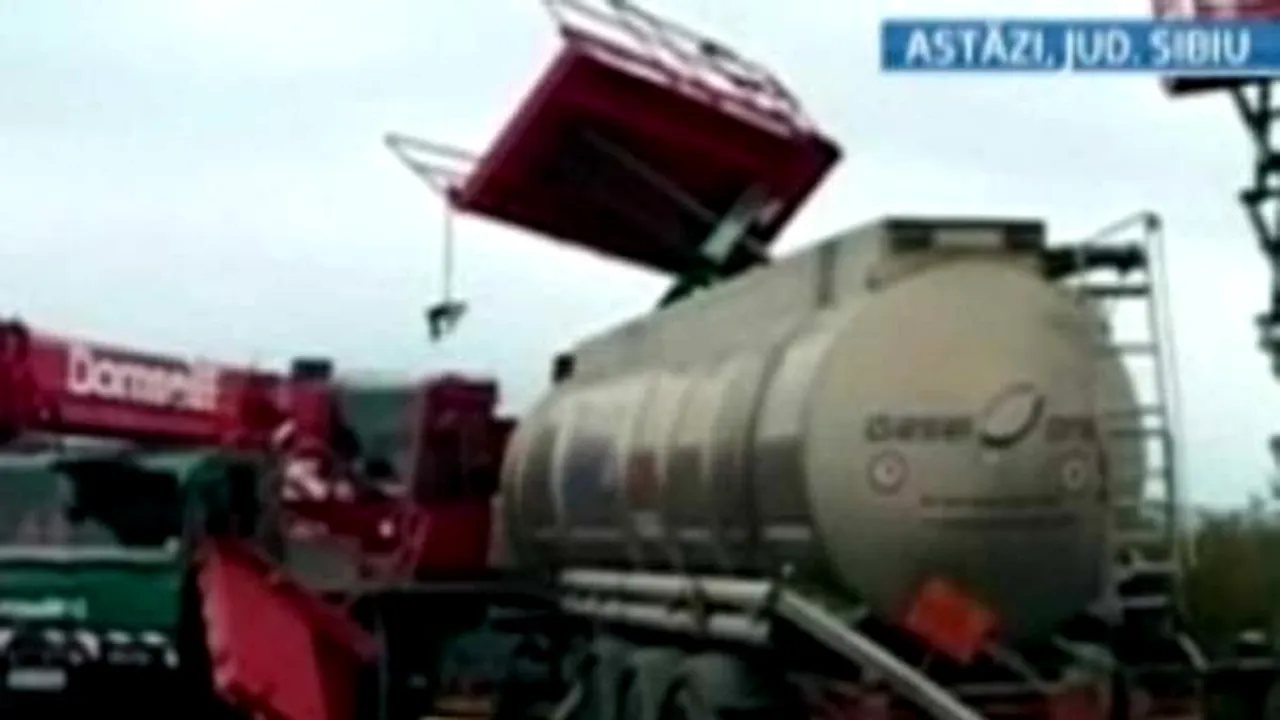 Sibiu: Un şofer şi paznicul unei societăţi comerciale au murit după ce au fost loviţi de o cisternă - VIDEO