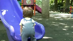 Drama părinţilor, în pandemie. Nu mai ştiu cum să îi distreze pe cei mici