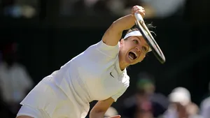 Wimbledon: Simona Halep a cedat drastic semifinala cu Elena Rybakina. Campioana din 2019 a comis 9 duble greşeli la serviciu