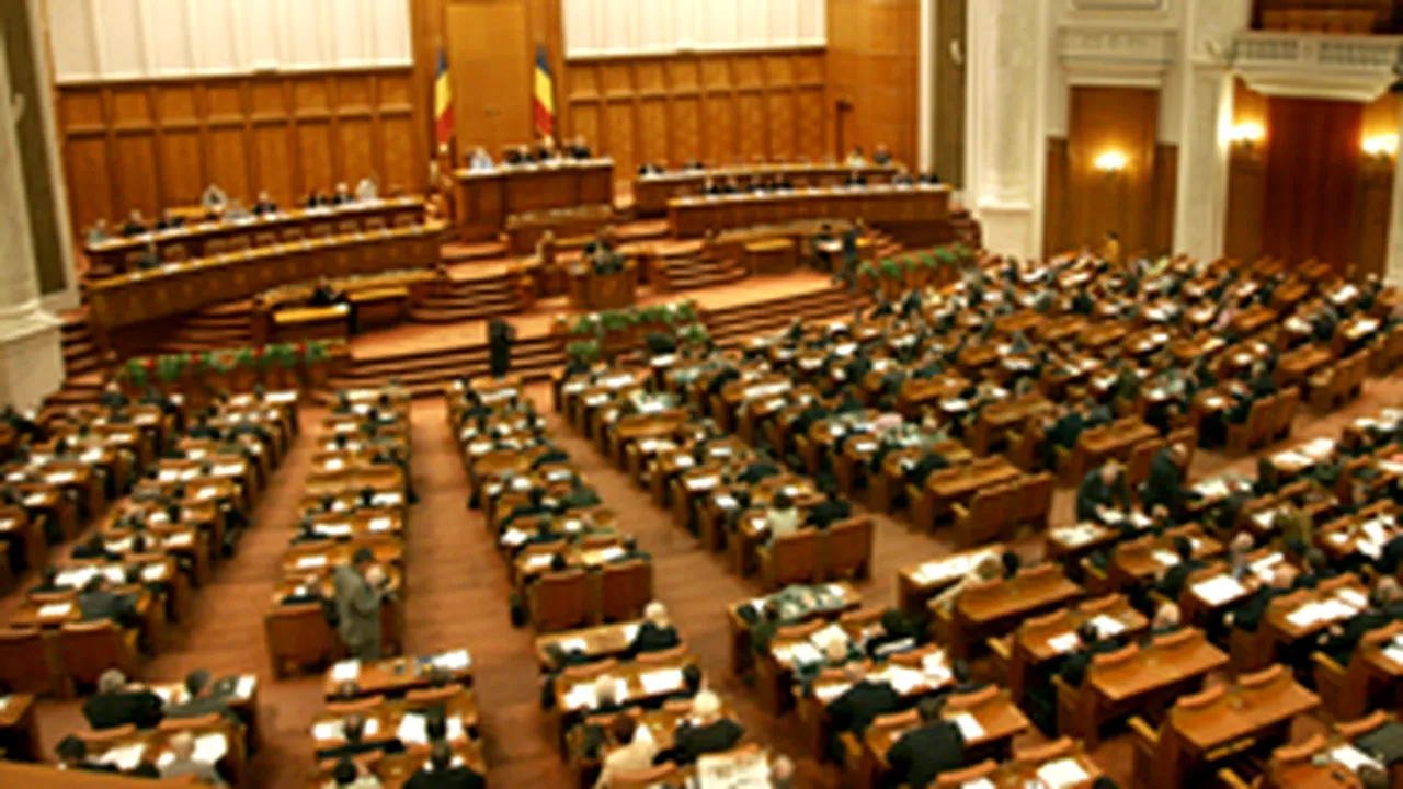 Parlamentul a început dezbaterea moţiunii de cenzură