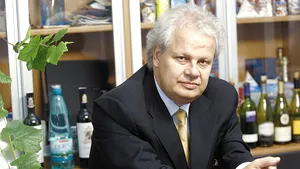 O societate din Serbia susţine că forma rectangulară a AQUA Carpatica este proprietatea lor intelectuală. Valvis Holding: Izvoarele sunt în România, în munţii neprihăniţi ai Bucovinei şi vor rămâne veşnic acolo