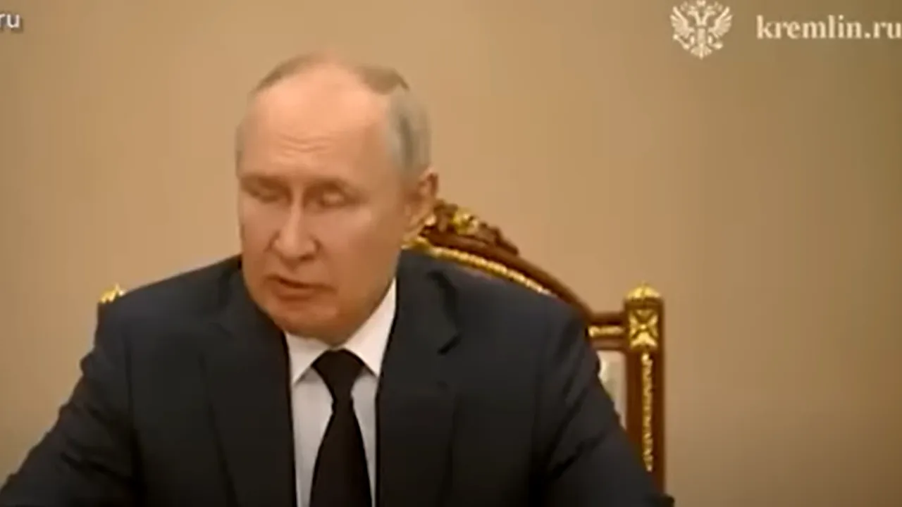 Tremuratul de buze şi de bărbie ale lui Putin: stres sau boală? 
