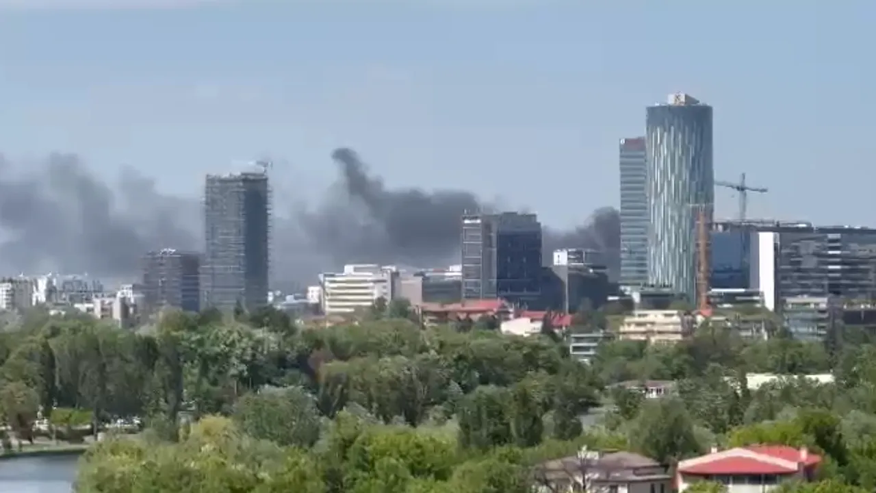 Incendiu în Nordul Bucureştiului. Au fost alertate opt autospeciale de stingere
