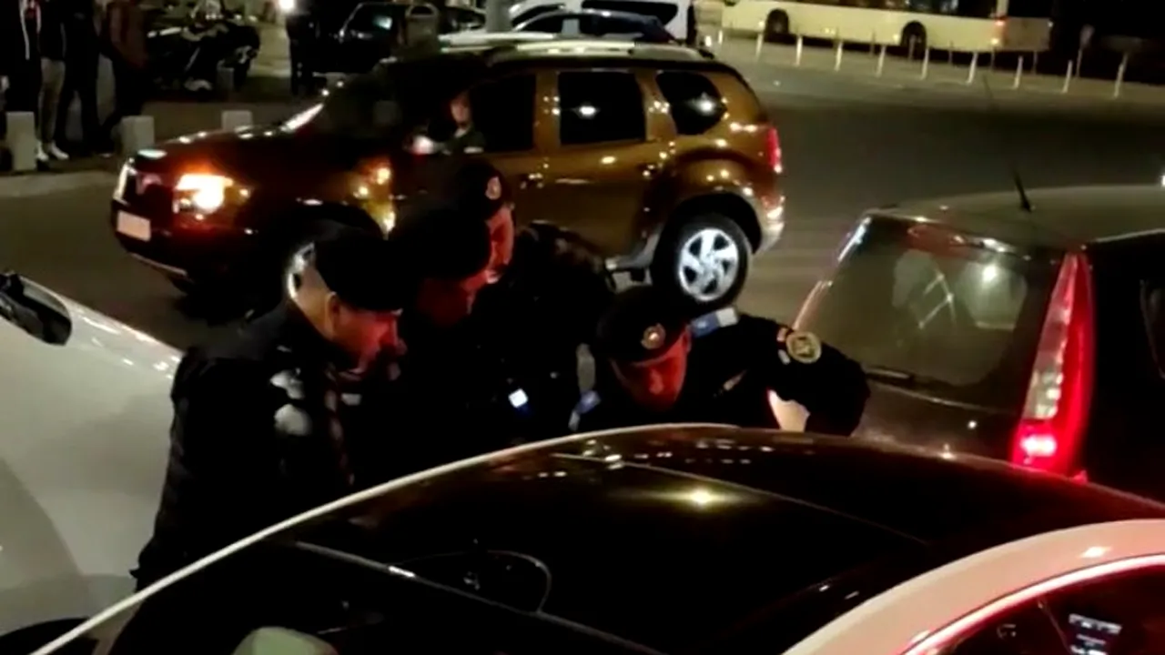Un şofer care a ignorat echipajele de poliţie din Capitală şi a lovit două maşini, căutat 