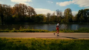 Un olandez aleargă de la Amsterdam la Kiev pentru a cumpăra ambulanţe pentru Ucraina