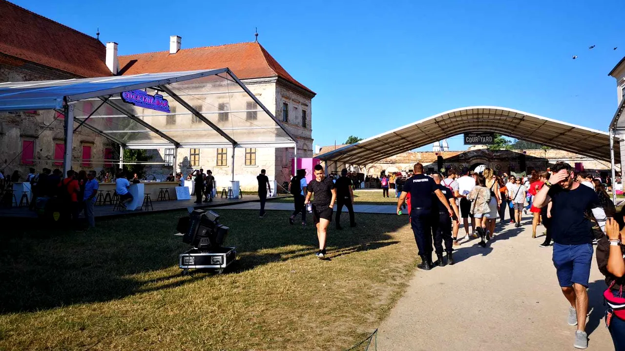 A început Electric Castle. Patinoar cu gheaţă artificială, dar şi un spaţiu de joacă senzorial, la festivalul din Bonţida | FOTO