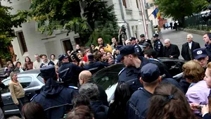 Profesori îmbrăcaţi în 