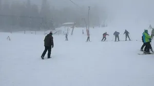 Direcţia de Sănătate Publică Prahova a început o anchetă epidemiologică după ce cinci copii de la o tabără de schi la Azuga au ajuns la spital 