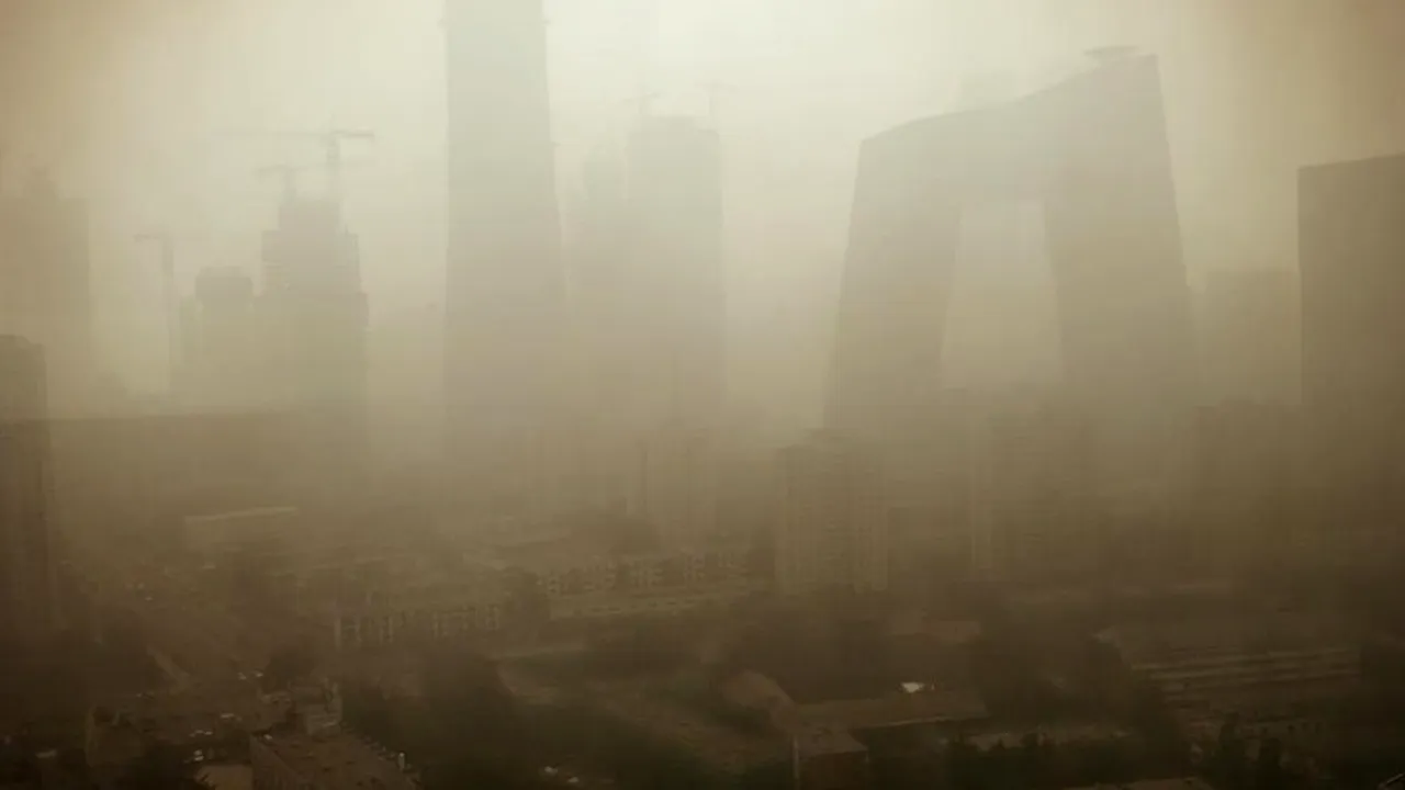 Praful atmosferic, poluantul metropolelor. 9 din 10 locuitori respiră niveluri peste limitele de siguranță