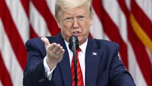 Donald Trump laudă valoarea puternică a dolarului, dar vrea dobânzi negative