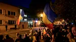 Protest pentru Călin Georgescu la Bruxelles. Banner uriaș cu mesajul „Persecutat politic” în fața Parlamentului European
