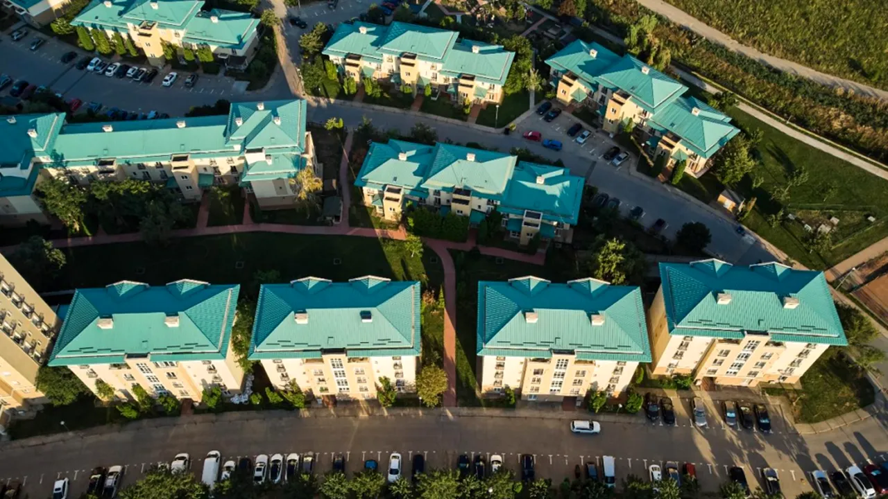 Cum alegi un dezvoltator imobiliar: 8 criterii esențiale