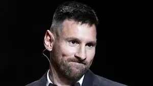 Lionel Messi ridică pentru a 8-a oară Balonul de Aur