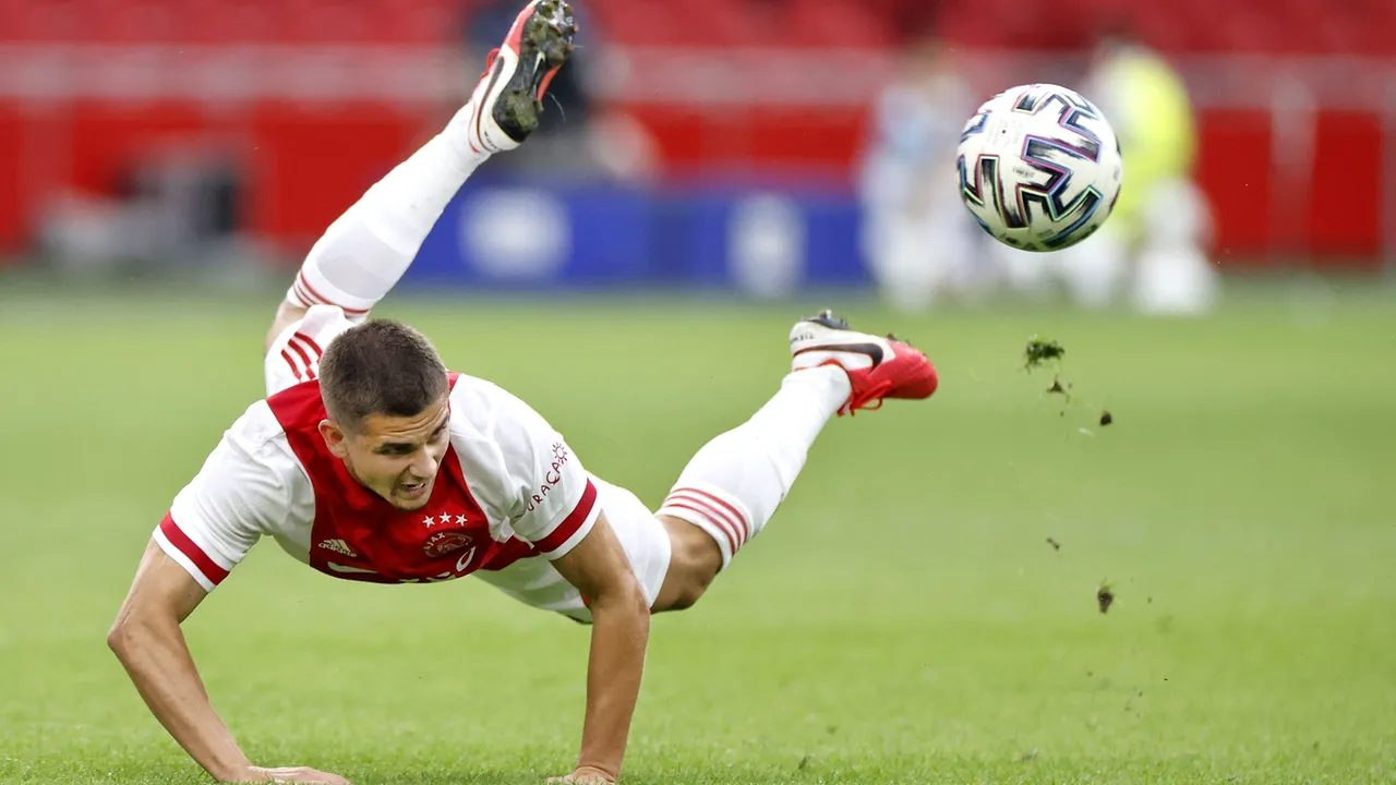 Răzvan Marin pleacă de la Ajax. Cât va plăti Cagliari pentru mijlocaşul român