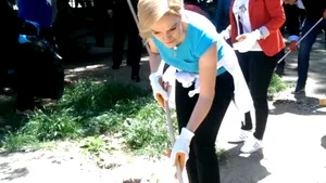 Aerele lui Predoiu de tocilar, împrăştiate de mătura lui Firea şi completate de bancurile englezeşti ale lui Nicuşor Dan. Simţul umorului probat de candidaţii de la alegerile locale 2016