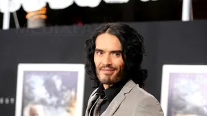 Russell Brand s-a predat poliţiei din New Orleans, după o altercaţie cu un fotograf