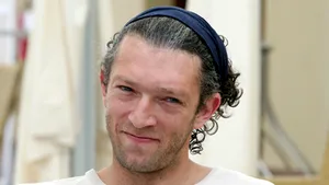 Vincent Cassel, imaginea noului parfum Yves Saint Laurent (Galerie Foto)