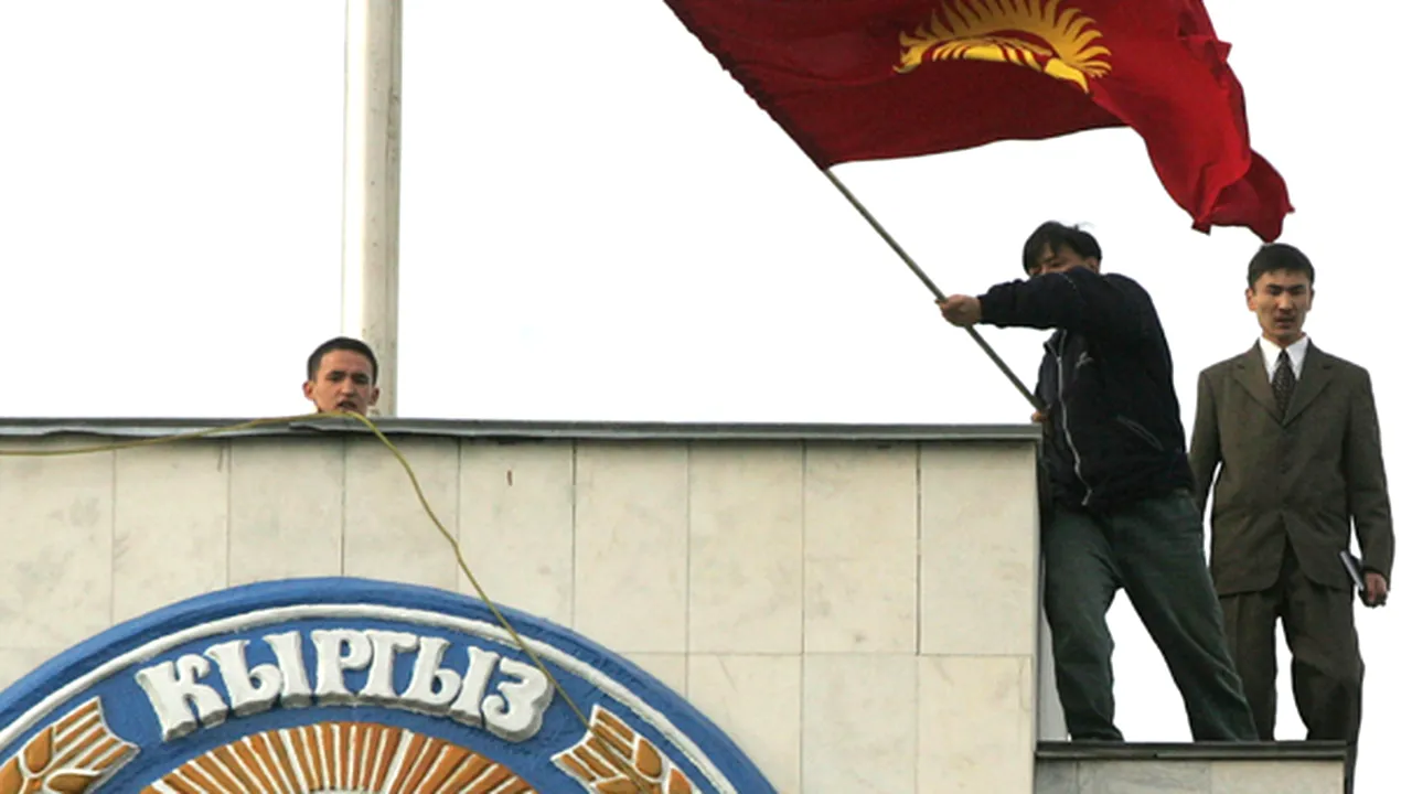 Guvernul interimar kîrgîz negociază cu Washingtonul şi Moscova