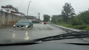 VIDEO Inundaţii după alerta METEO Cod portocaliu. Apa a acoperit străzile şi a intrat în mai multe locuinţe din Sibiu