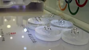 China: Verighete din aur alb cu însemnele Jocurilor Olimpice
