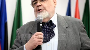 Volum dedicat regelui Carol I şi reginei Elisabeta, prezentat de Pleşu, la Muzeul Naţional Cotroceni