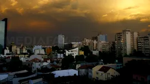 VREMEA în Bucureşti şi în ţară: CODUL GALBEN intră în vigoare. Prognoza meteo pentru vineri