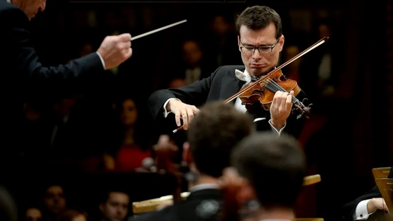 Din sala de concert, în stradă. Celebrul violonist Alexandru Tomescu a cântat LIVE la fântânile de la Unirii (VIDEO)