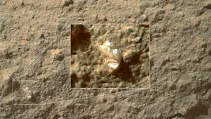 Curiosity stârneşte imaginaţia cu o fotografie. Ce a văzut robotul pe Marte - FOTO