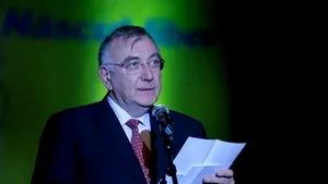 Gala premiilor TNL - buget de austeritate, glume cu Băsescu şi Boc şi recital Andra