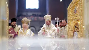 Patriarhul Ecumenic Bartolomeu I a ajuns vineri la Bucureşti, la invitaţia Patriarhului Daniel. Va participa la sfințirea picturii Catedralei Naționale
