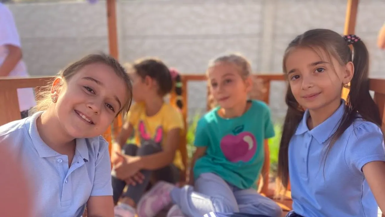 Pentru Monica, o fetiţă rămasă fără mamă, comunitatea a făcut minuni 