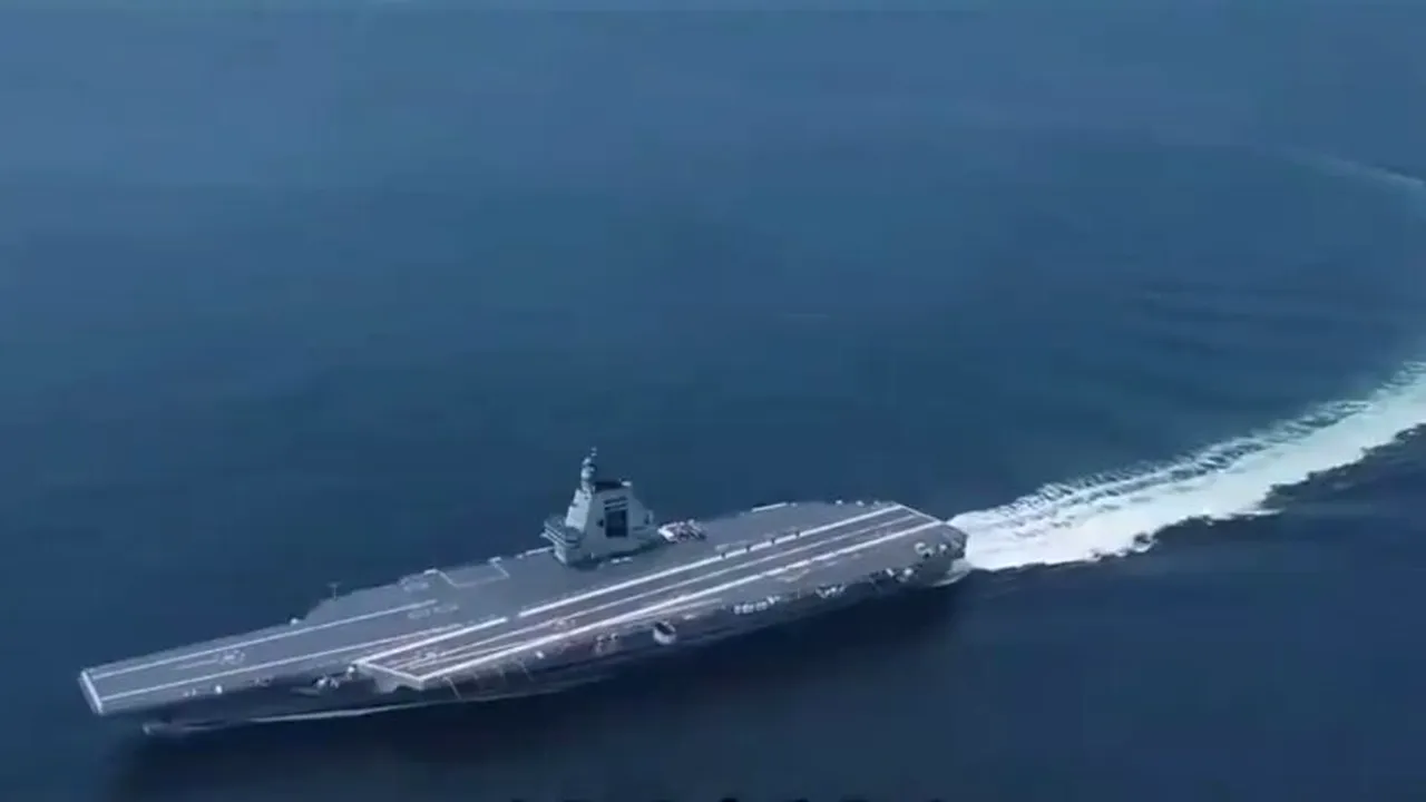 China trimite portavionul Fujian prin Strâmtoarea Taiwan spre Marea Chinei de Sud