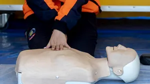 Verificarea căilor respiratorii înainte de resuscitarea cardiopulmonară la sportivi poate crește riscul de deces