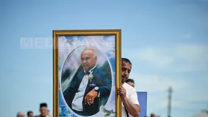 REPORTAJ: Interlopul Fane Spoitoru a fost înmormântat la Cimitirul Bellu Militar din Capitală, pe acorduri din filmul 