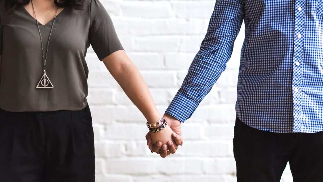 Experții au stabilit trei semne care arată incompatibilitatea financiară între doi parteneri romantici