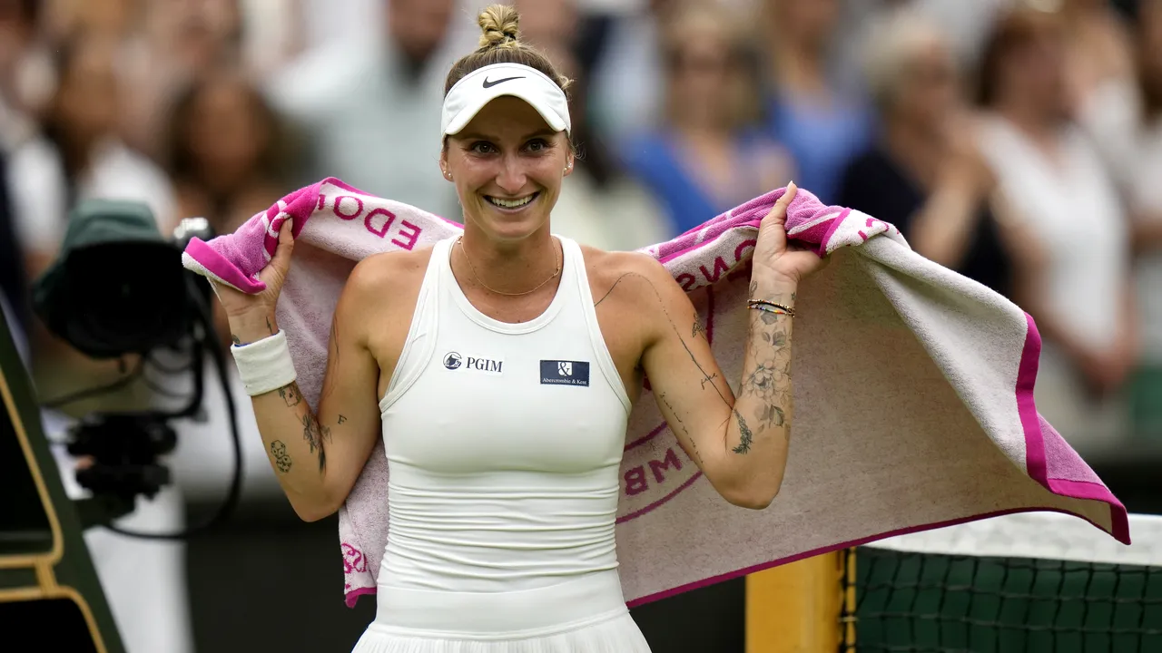 Marketa Vondrousova sărbătoreşte cu bere şi un nou tatuaj victoria de la Wimbledon