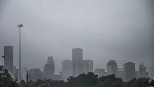 Explozii la o uzină chimică din apropiere de Houston, oraş afectat de uraganul Harvey / 10 poliţişti, la spital / Substanţele degajate afectează pielea, ochii şi plămânii